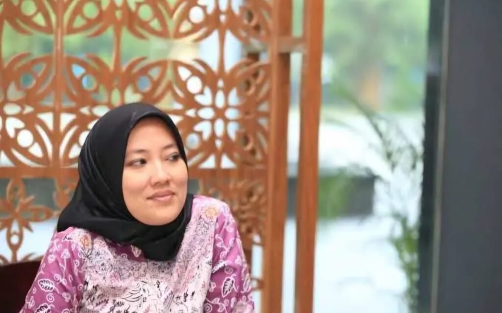 TintaOtentik.co - Sekretaris Bapenda Tangsel, Rahayu Sayekti 