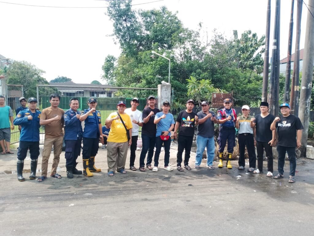 200 Ton Sampah Tangsel Dibersihkan! DLH : Demi Mengembalikan Fungsi Jalan Masyarakat 1