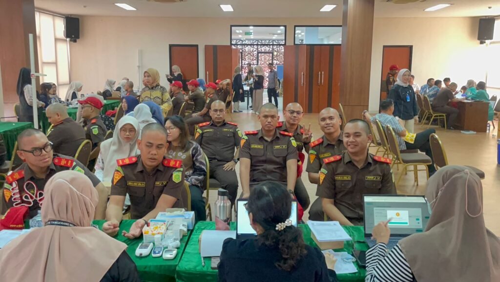 Sambut HUT Kejaksaan, Kejari Tangsel Gelar Bazar, Donor Darah, hingga Cek Kesehatan Gratis 1