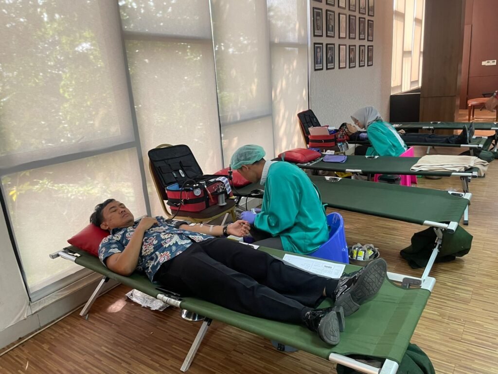 Sambut HUT Kejaksaan, Kejari Tangsel Gelar Bazar, Donor Darah, hingga Cek Kesehatan Gratis 5