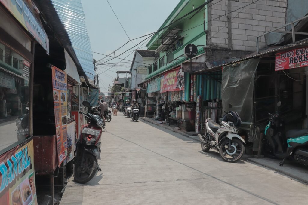 Jalan Diperbaiki, Warga Sekitar Pasar Bukit Pamulang: Alhamdulillah Tak Ada Lubang Lagi