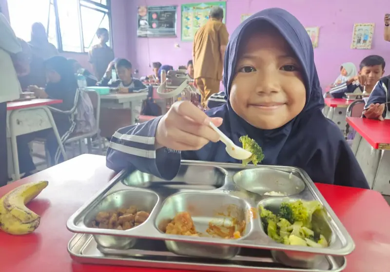 Targetkan 82,9 Juta, Menko Pangan Klaim Penerima Manfaat MBG Tercapai Awal 2026