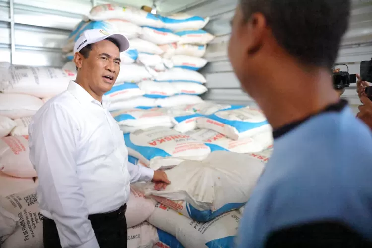 Geram Praktik Curang, Kementan Stop Distribusi ke 115 Kios Penjual Pupuk di Atas HET