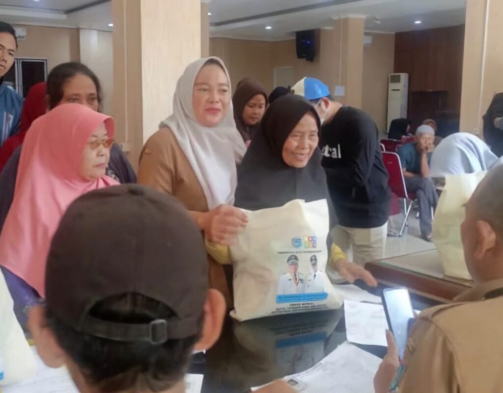 Dinsos Tangsel Gelontorkan Paket Bansos Sebanyak 350 Orang