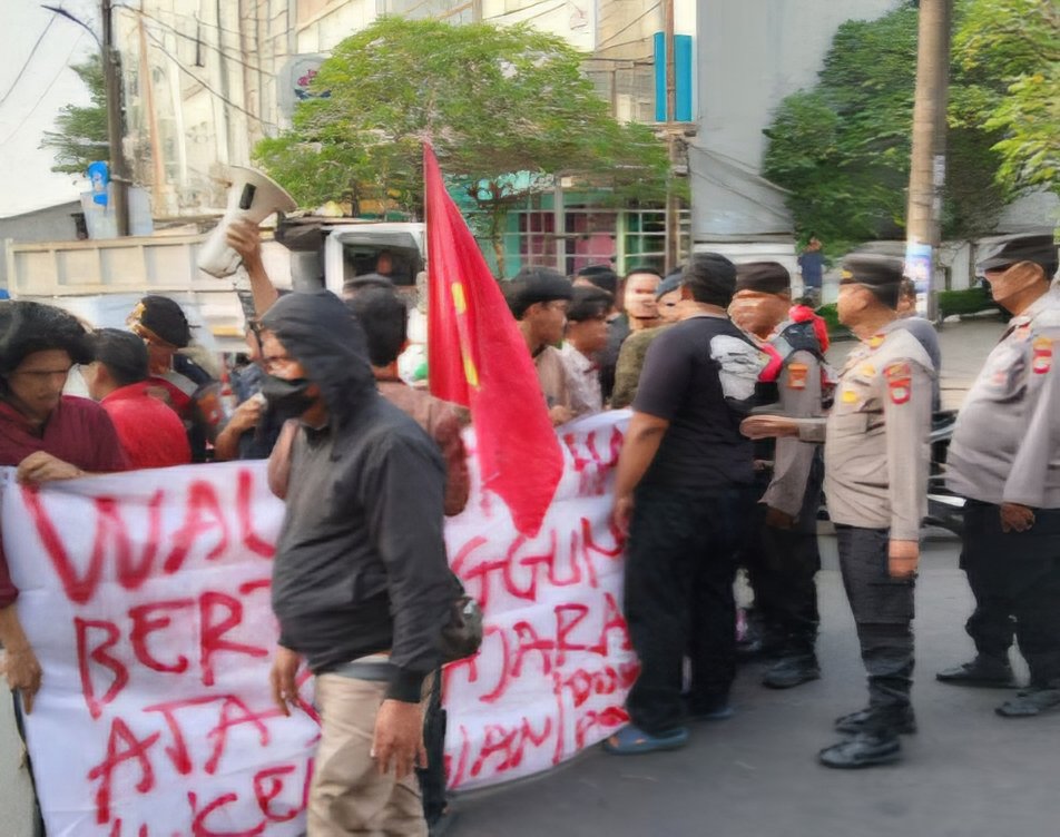 Tuntut Pembersihan Miras dan Parkir Liar, Mahasiswa Geruduk Kantor Wali Kota Tangsel