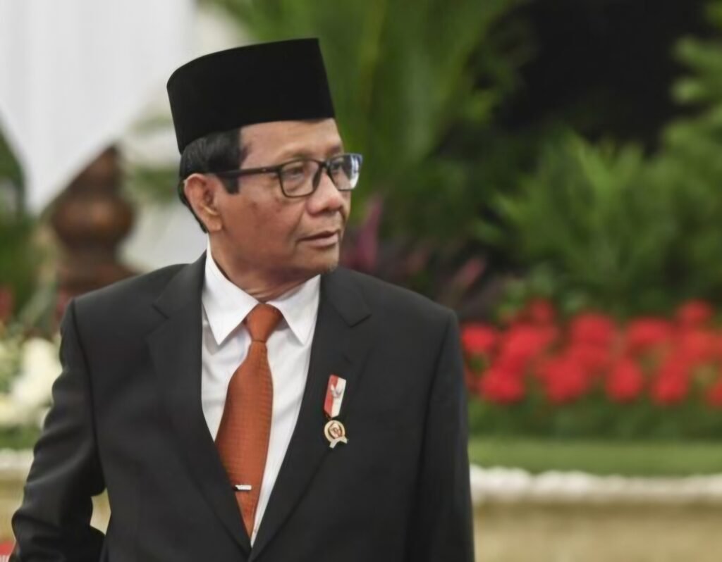 Hentikan Permainan Mafia Dagang, Mahfud MD: Langkah Pemerintah Alihkan Ekspor Komoditas ke BUMN Tepat!