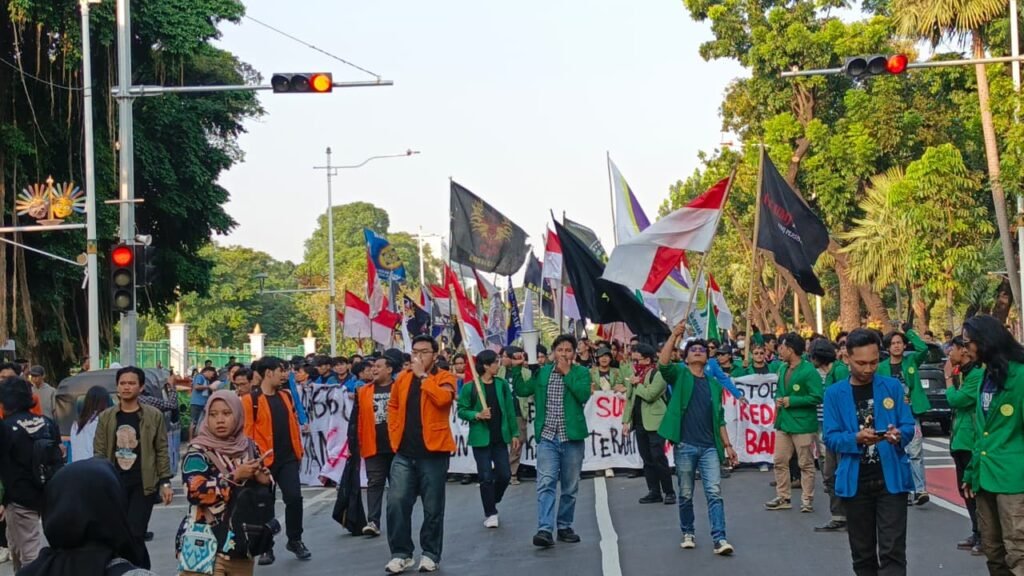 Mahasiswa Demo ke Istana Negara, Tegakkan Kedaulatan Ekonomi Berlandaskan Pasal 33 1