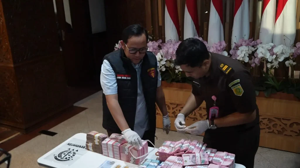 Pungli Perizinan ESDM Jatim Rp8,4 Miliar, Uang Haram Disulap Jadi Emas dan Fortuner