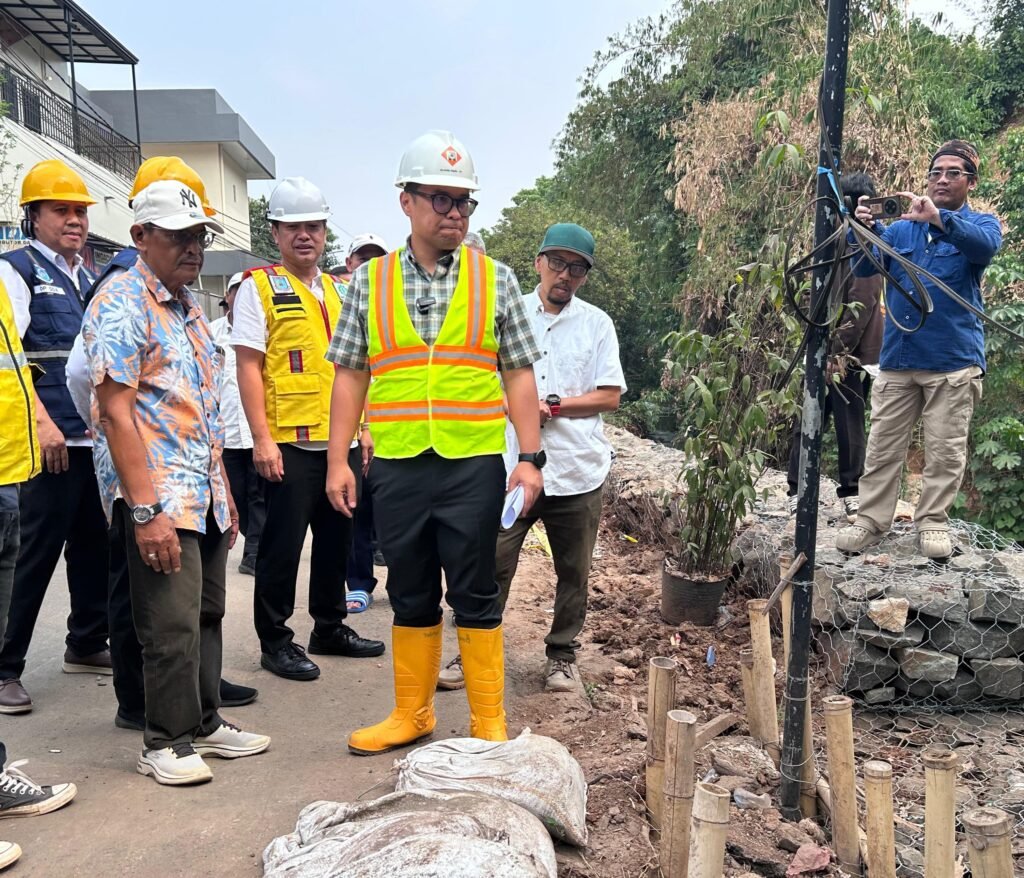 Pilar Tinjau Proyek Turap-Bronjong, SDABMBK Tangsel Tegaskan Kontraktor Target Pekerjaan Harus Sesuai Kontrak!