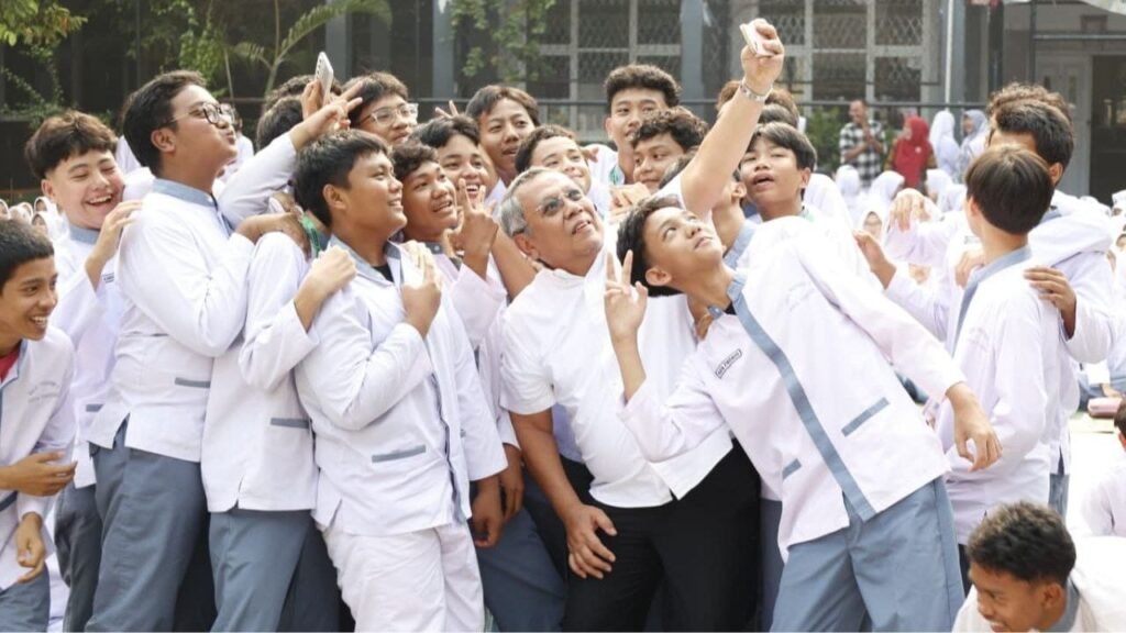 Hadiri Kampanye Kesehatan Mental di SMAN 1 Tangsel, Benyamin: Membangun Karakter Positif itu Penting