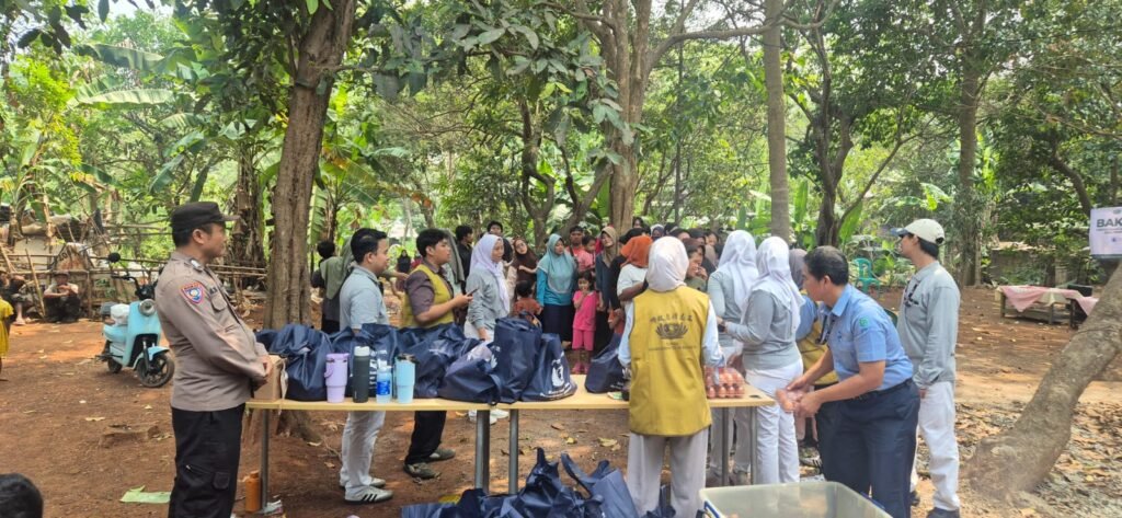 Air Bersih Kebutuhan Mendesak, Tzu Chi Sinarmas Salurkan Bantuan untuk Warga Ring 1 TPA Cipeucang