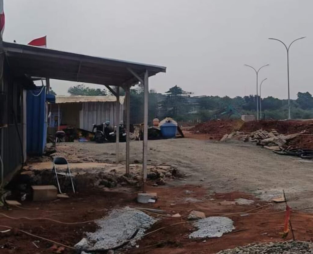 Tabrak Aturan! Satpol PP Tangsel Didesak Segel Proyek Poll Taksi Green!