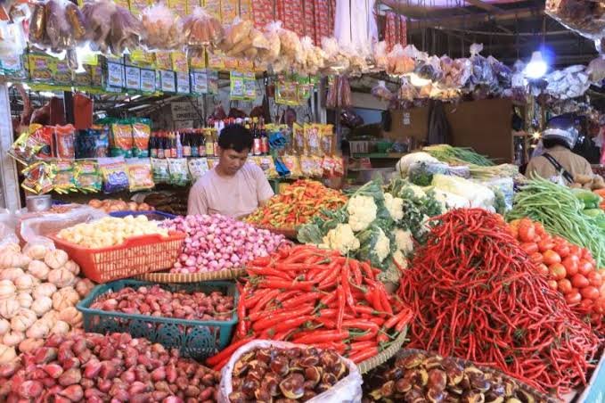 Tren Harga Pangan: Daging, Bawang, Cabai Turun Drastis, Minyak Curah Merangkak Naik